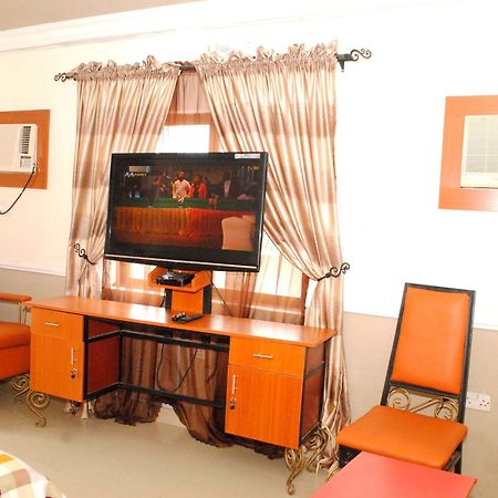 อควาติก สวีท แอนด์ เลาจน์ Hotel ลากอส ภายนอก รูปภาพ
